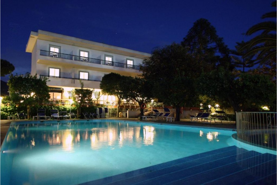 Hotel Alpha 37/72