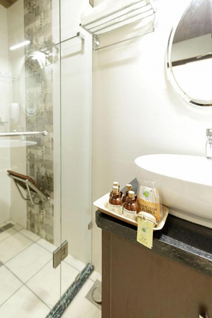 Deluxe Double or Twin with Garden View