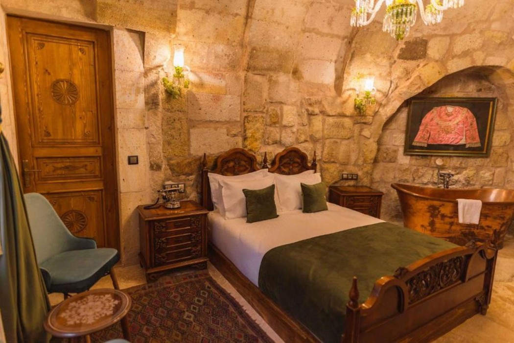 Solo Cave Suites 10/61