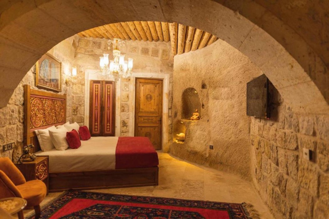 Solo Cave Suites 9/61