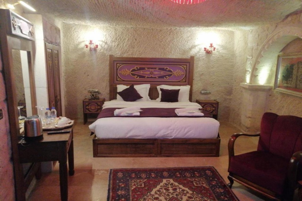 Solo Cave Suites 8/61