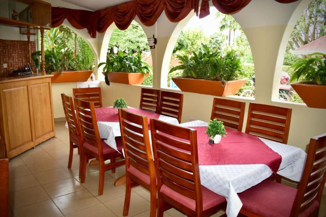 Sunset hotel Entebbe 30/35