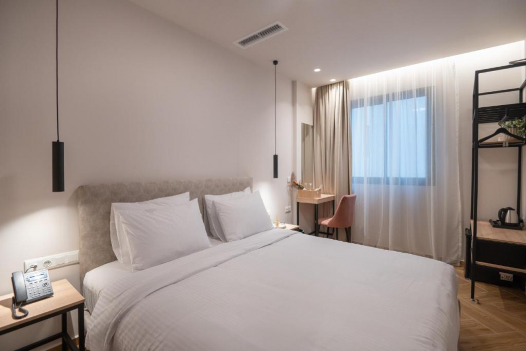 IRA Hotel 13/63