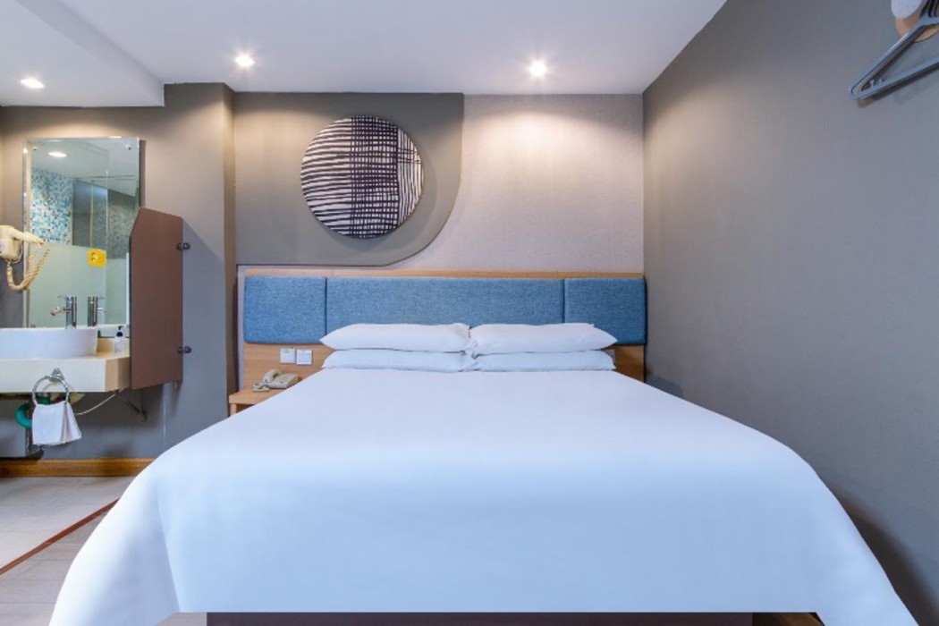 Homeinn Neo (Shenzhen Futian Convention center Zhu Zi Lin Metro Station) 7/17