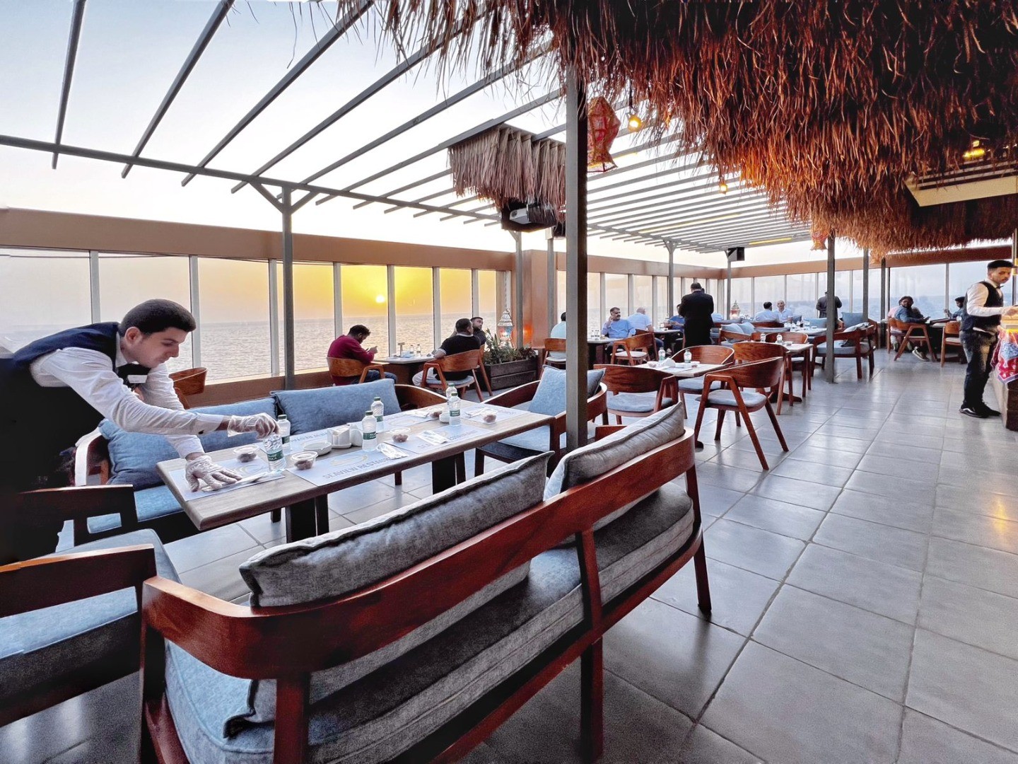فندق سي فيو(SEAVIEW HOTEL) 42/74