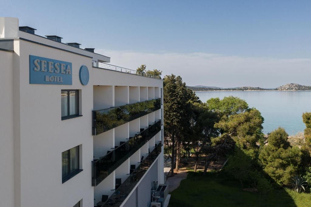 SeeSea Hotel 4/65