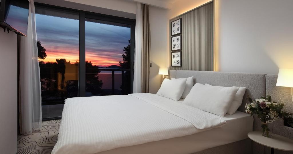 SeeSea Hotel 18/65