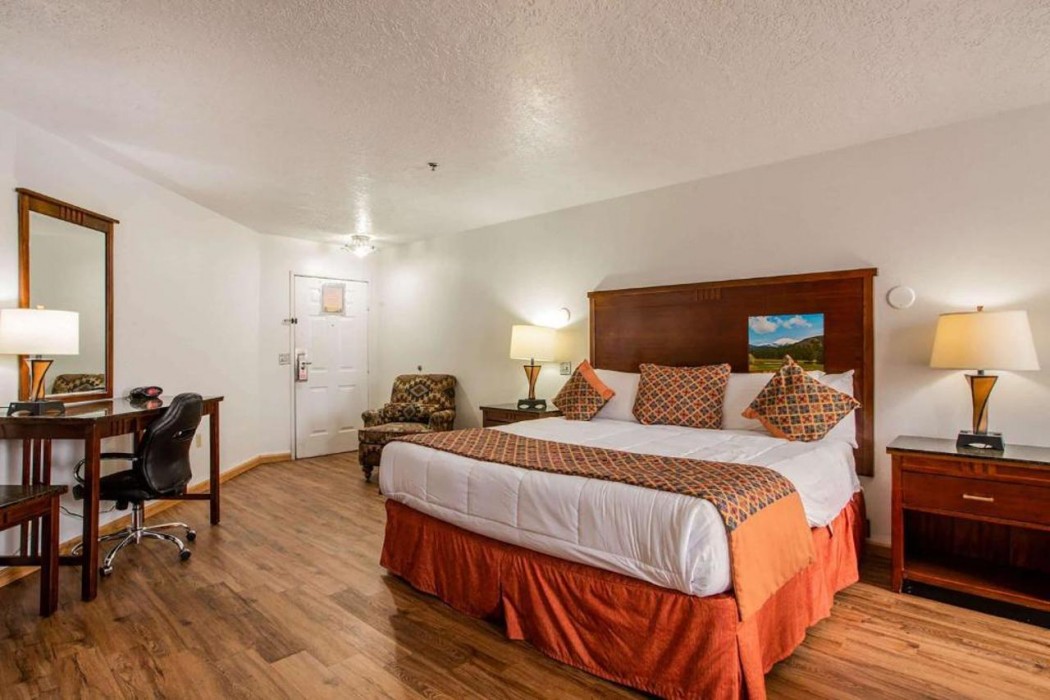 Sandia Peak Inn Old Town ABQ, a Howard Johnson by Wyndham 8/38