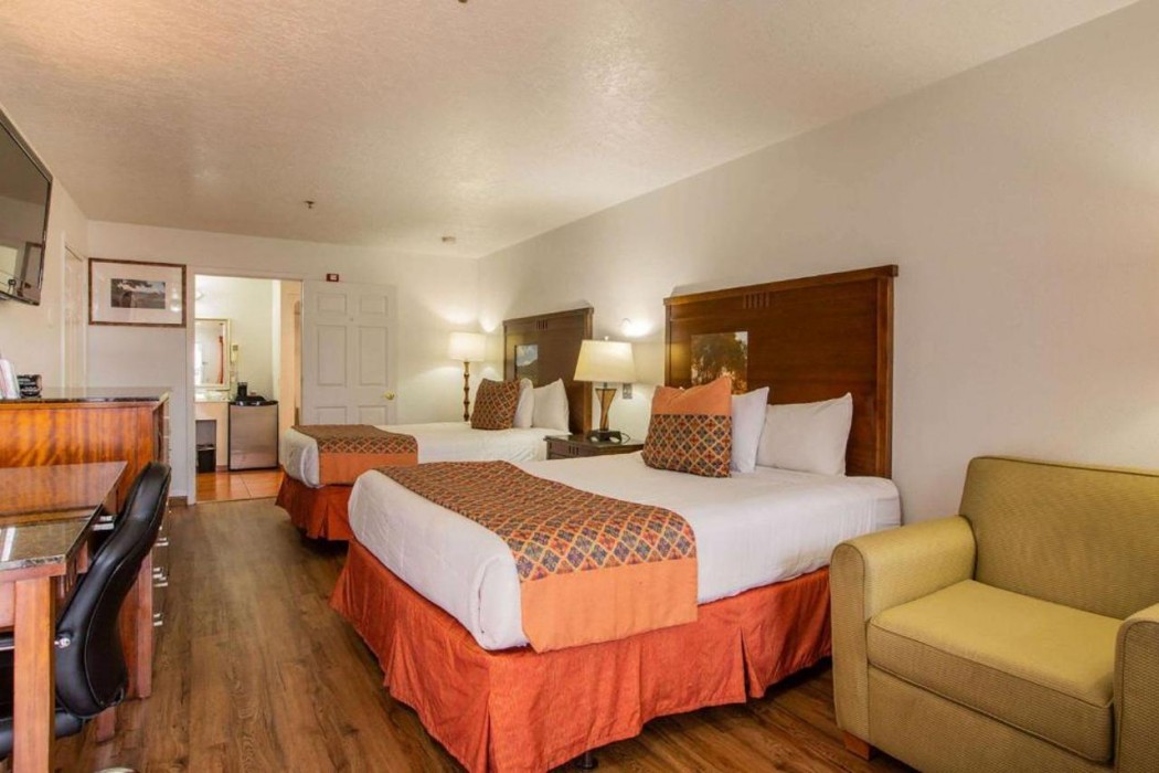 Sandia Peak Inn Old Town ABQ, a Howard Johnson by Wyndham 9/38