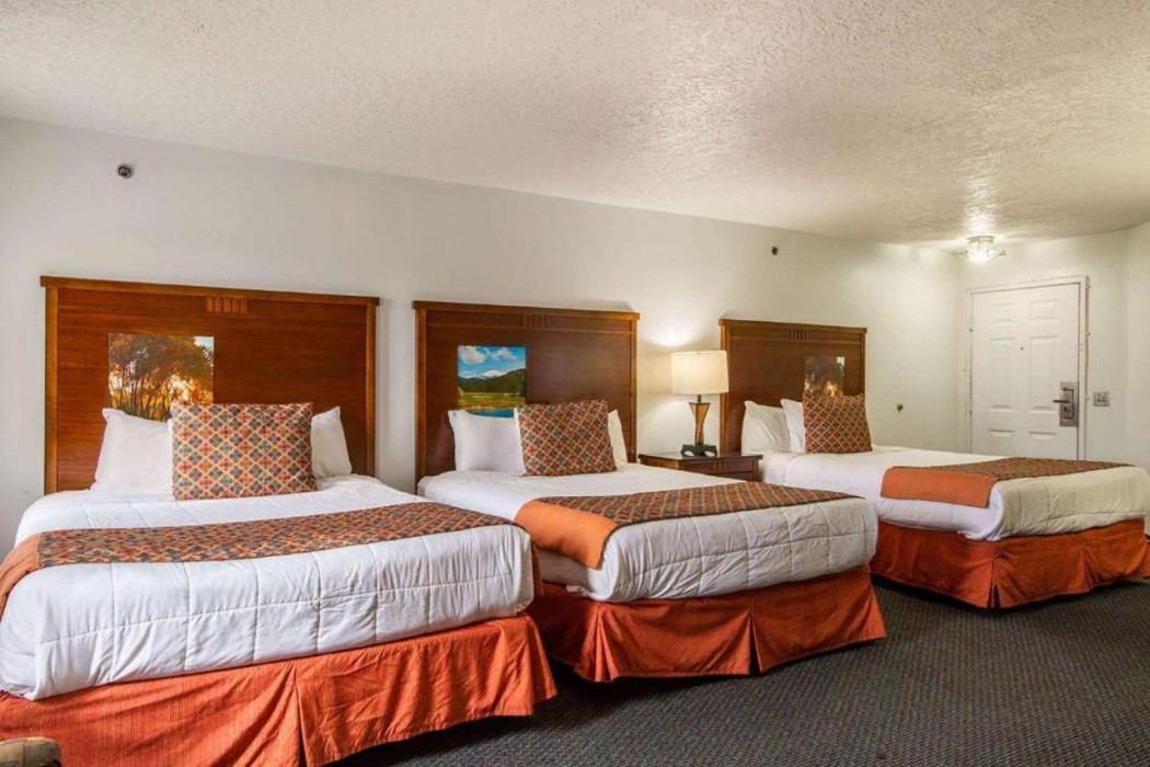 Sandia Peak Inn Old Town ABQ, a Howard Johnson by Wyndham 11/38