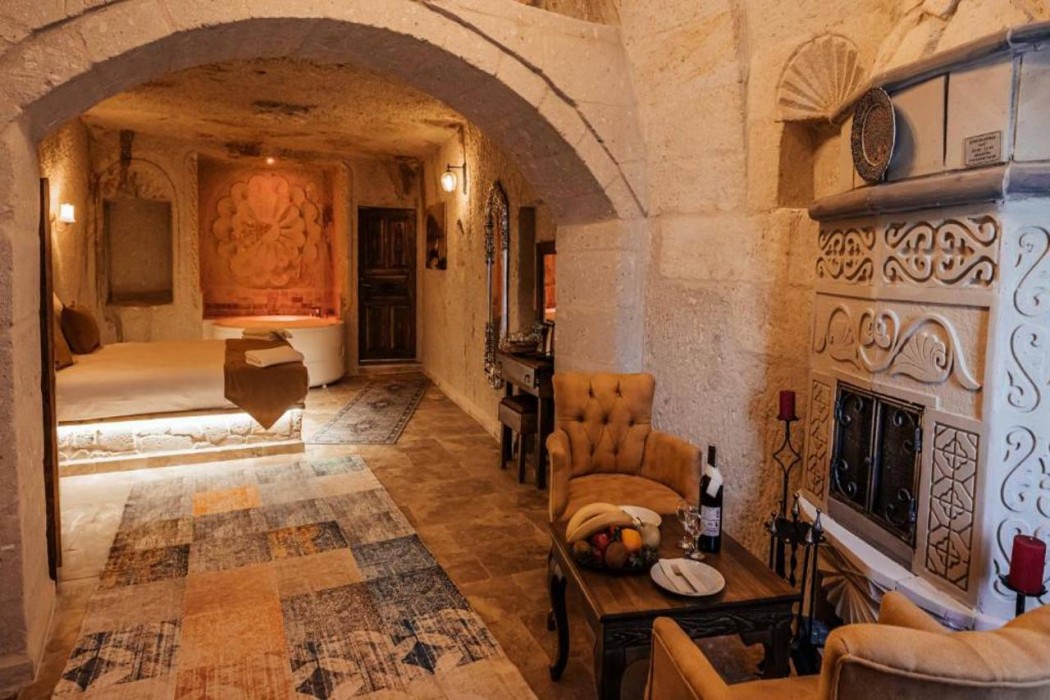 Bayar Cave Suite 18/60