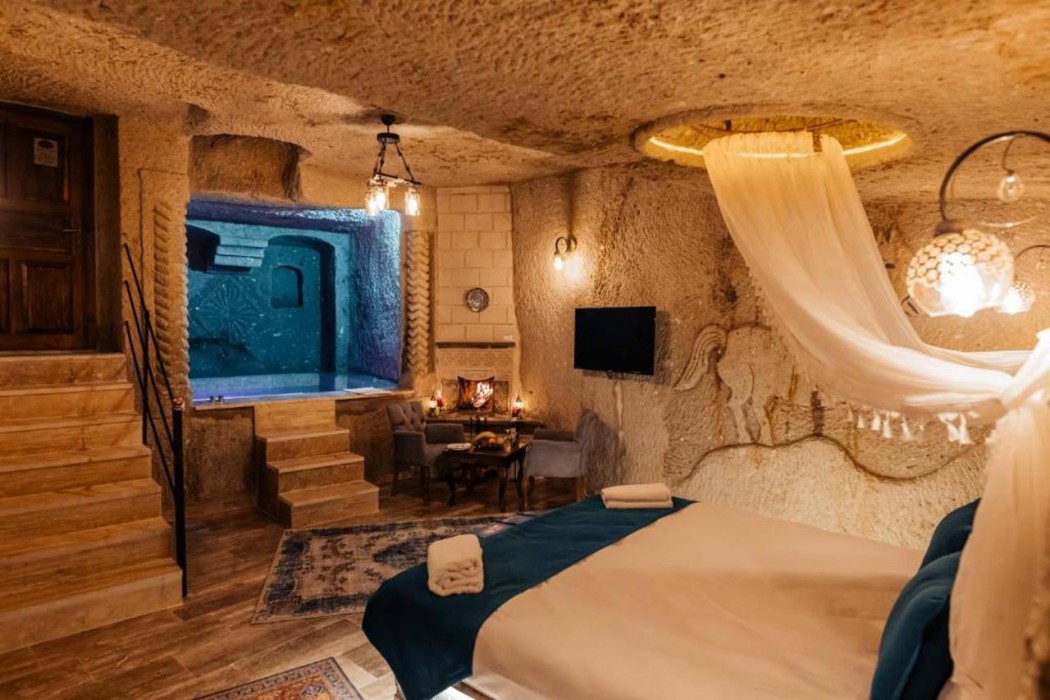 Bayar Cave Suite 15/60