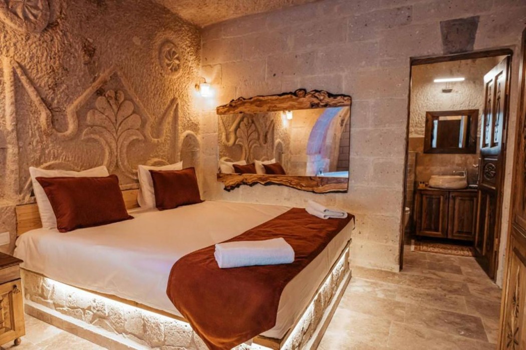 Bayar Cave Suite 14/60