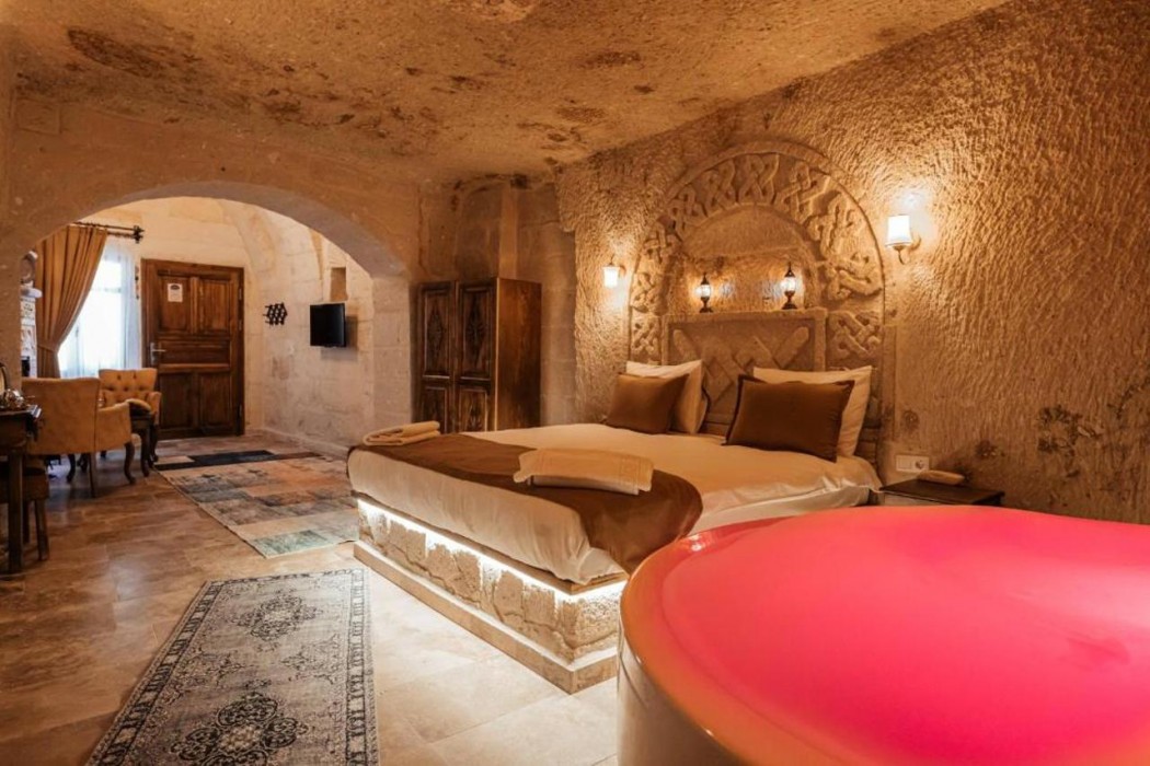 Bayar Cave Suite 17/60