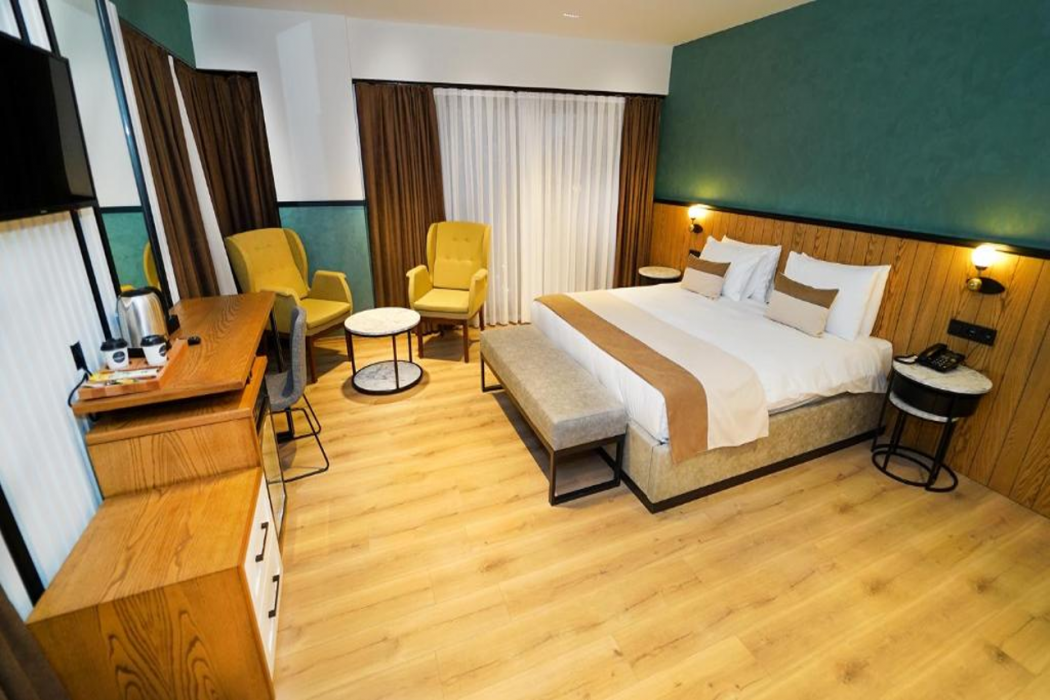 Fragments Hotel 12/51