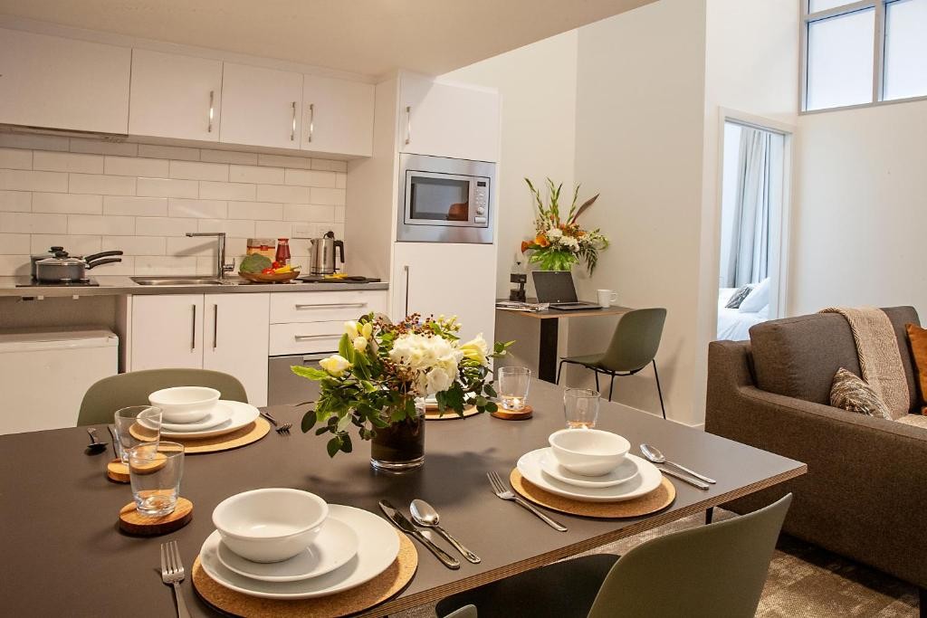 Sojourn Apartment Hotel Riddiford Street Limited 17/54