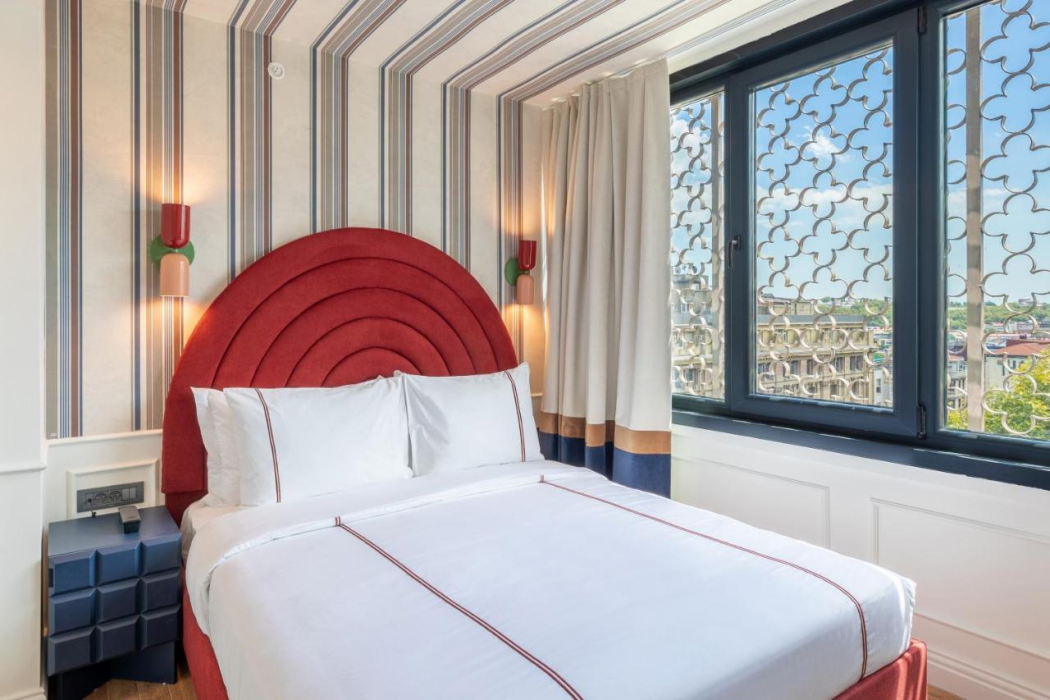 Khai Hotel Karakoy 12/60