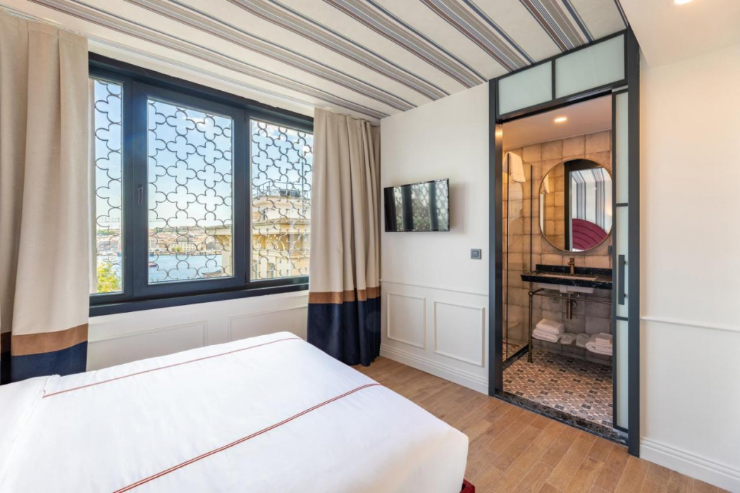 Khai Hotel Karakoy 11/60