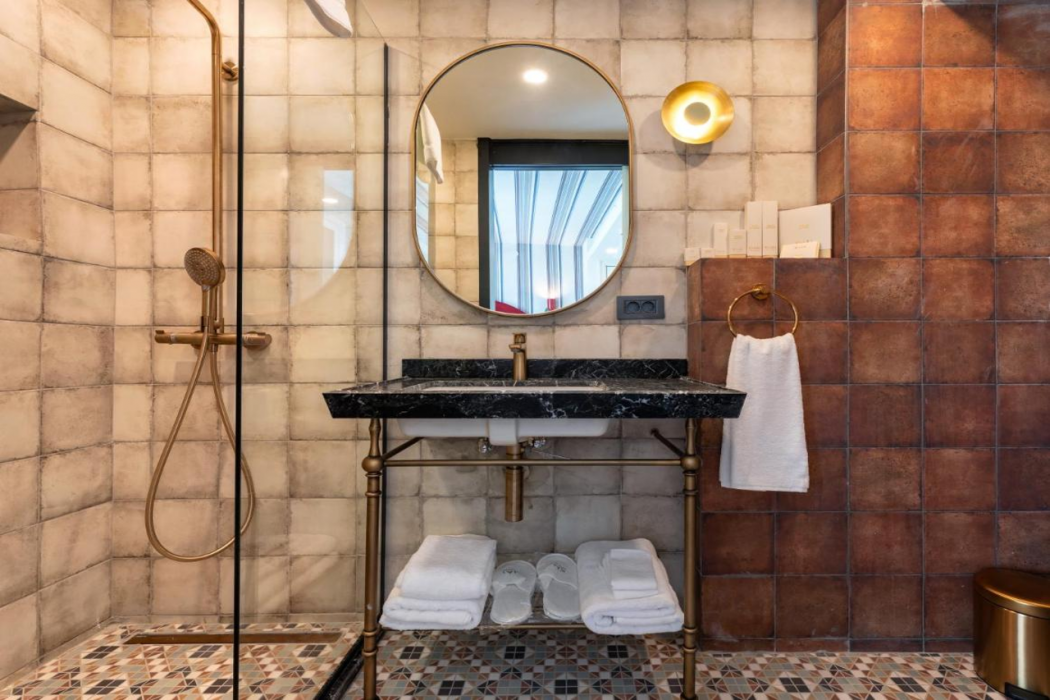 Khai Hotel Karakoy 16/60