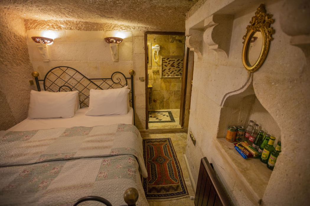 Royal Cave Hotel 8/58