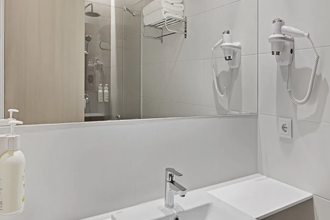 B&B HOTEL Santiago Milladoiro 12/17