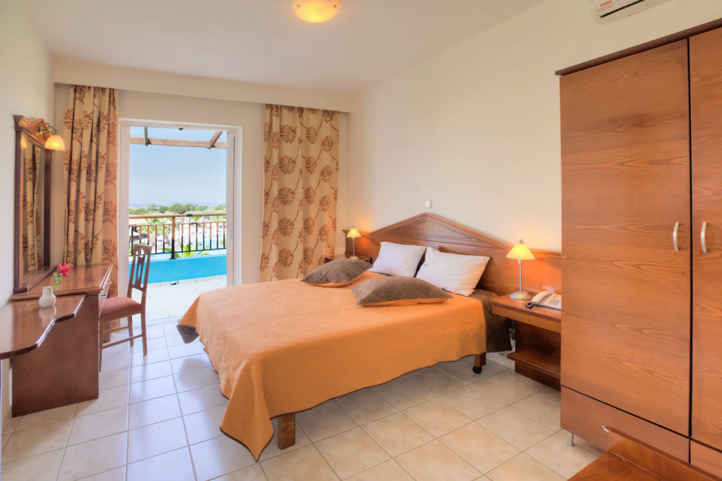 Corali Hotel 24/63