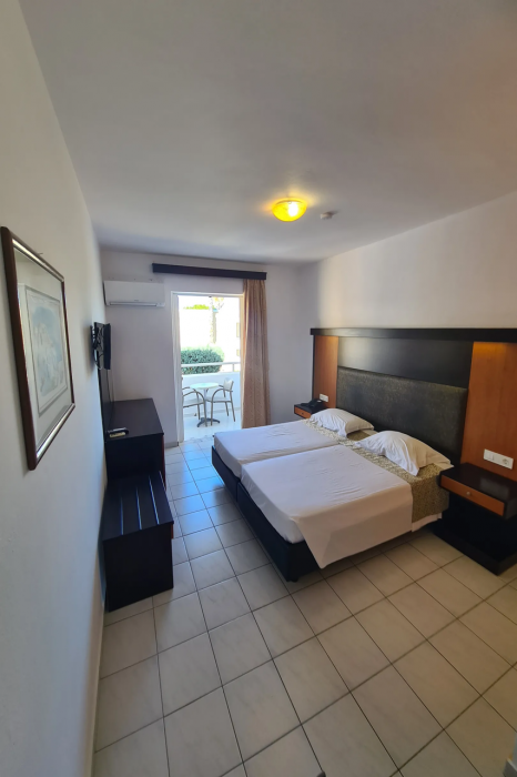 Corali Hotel 10/63