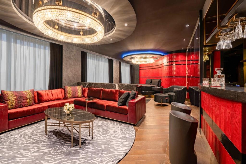 Merit Starlit Hotel & Residence 63/96