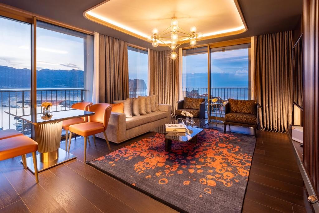 Merit Starlit Hotel & Residence 59/96
