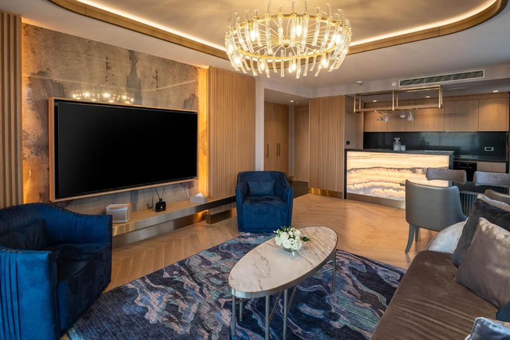 Merit Starlit Hotel & Residence 40/96
