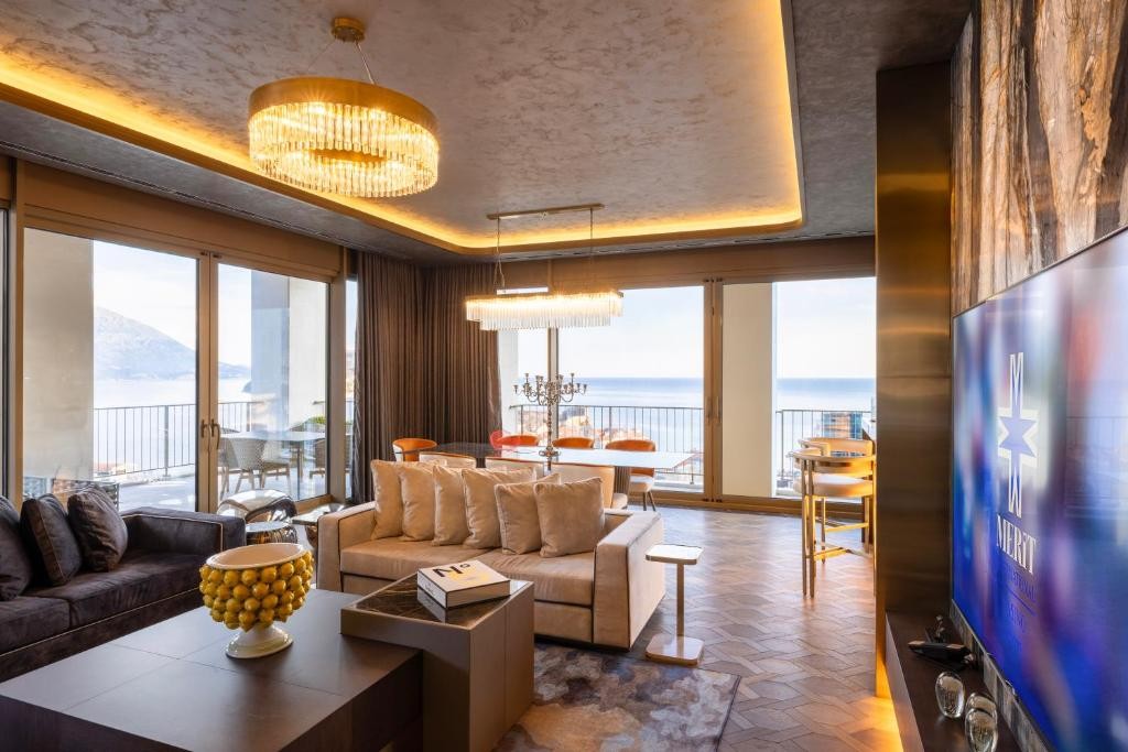 Merit Starlit Hotel & Residence 61/96