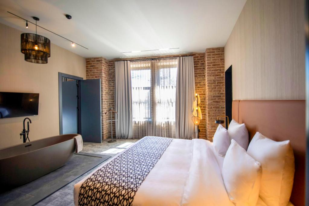 Qarvasla Hotel 18/68