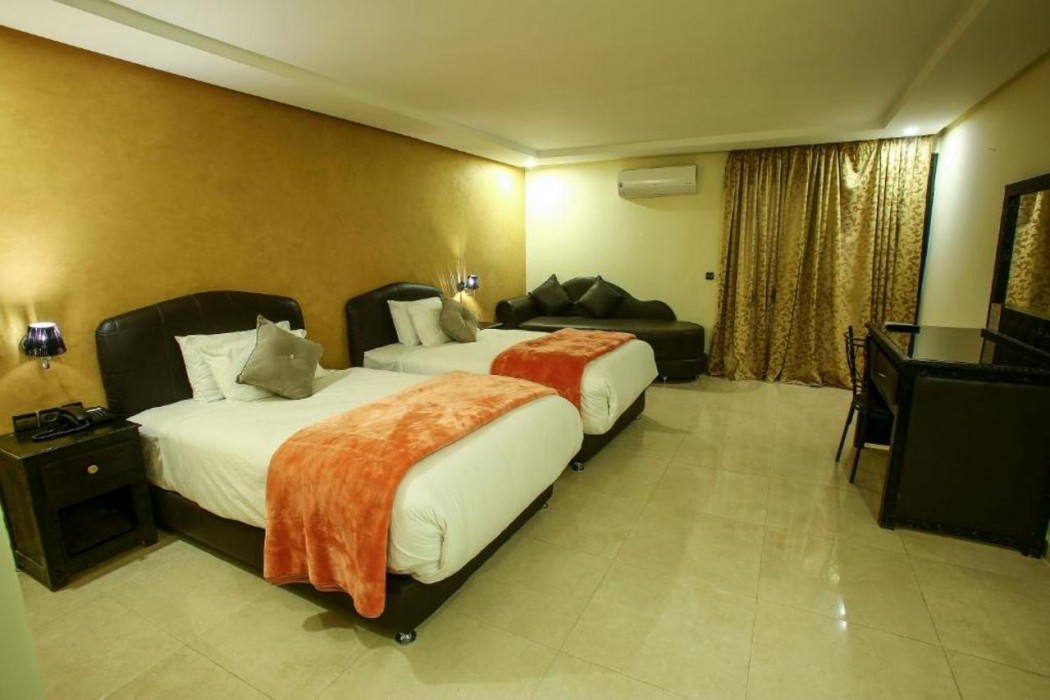 Palms Hotel Club 8/41
