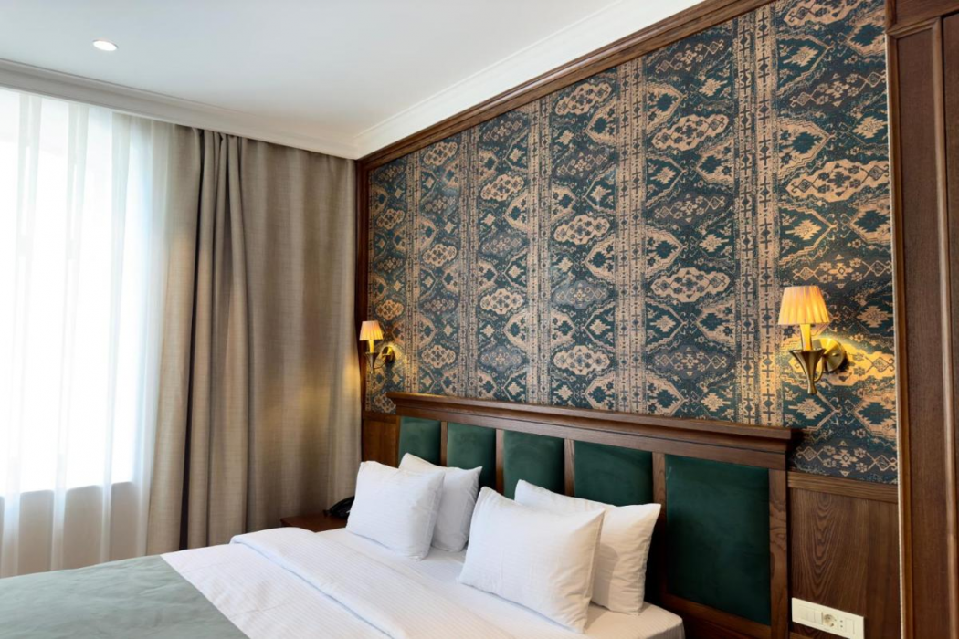 Midway Baku Hotel 24/68