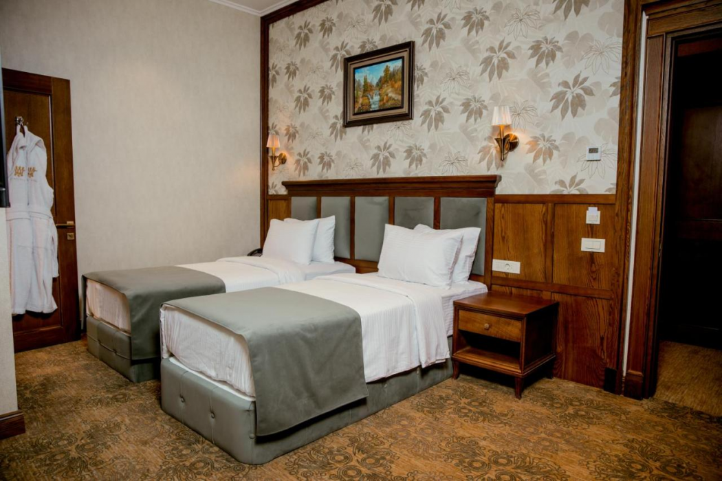 Midway Baku Hotel 23/68