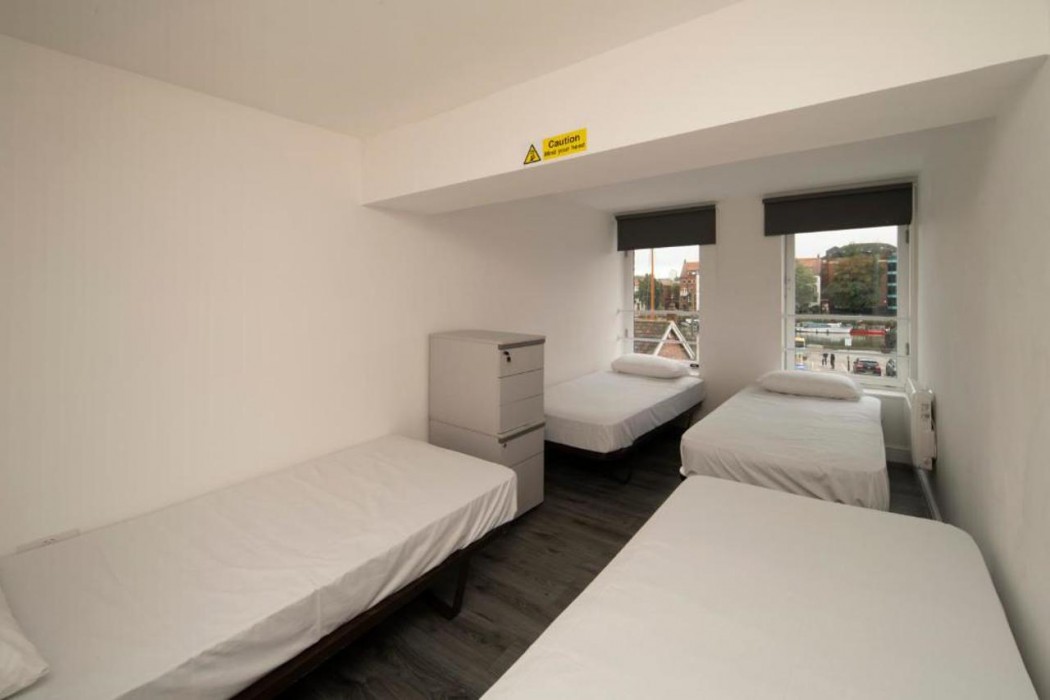 OYO Harbourside Hostel Bristol 10/39