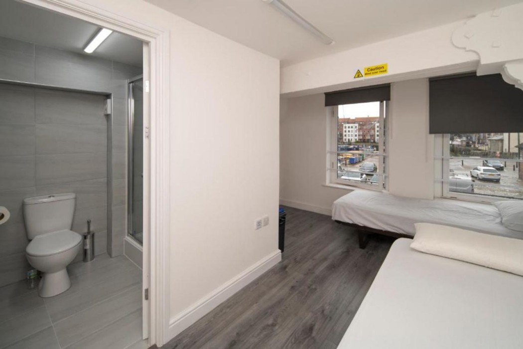 OYO Harbourside Hostel Bristol 7/39