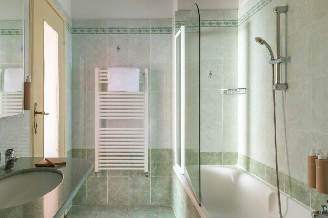 La Pace Hotel 34/122