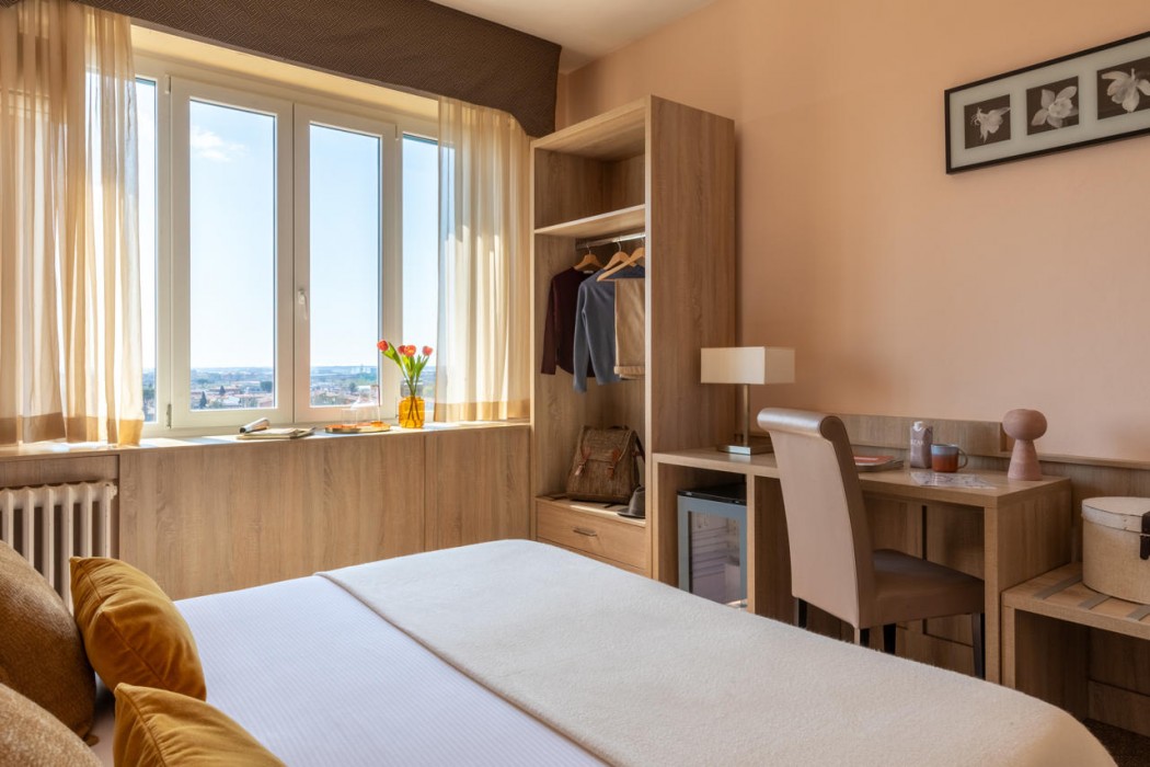 La Pace Hotel 54/122