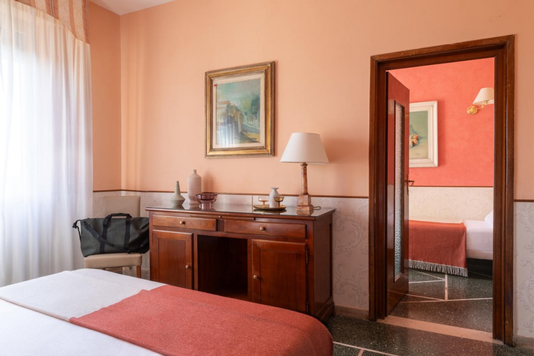 La Pace Hotel 33/122