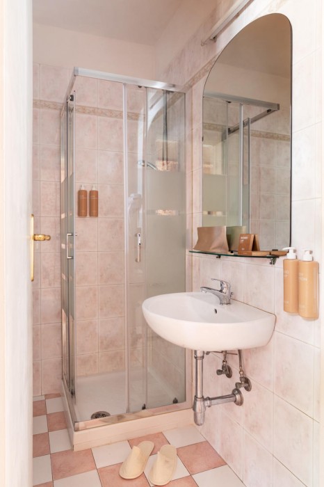 La Pace Hotel 43/122