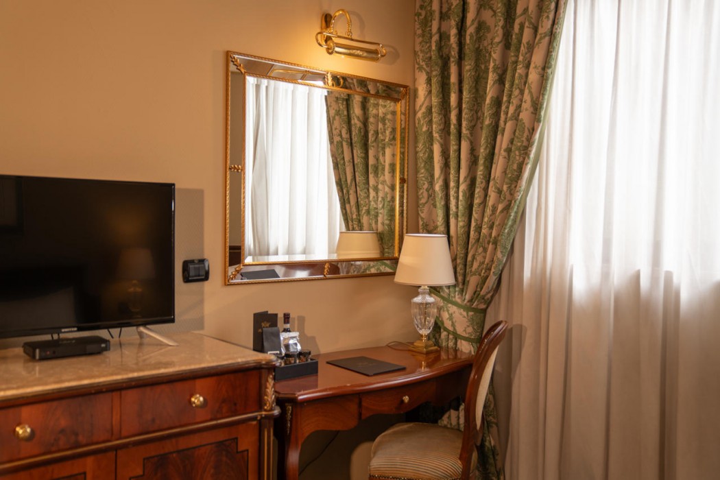 River Chateau Hotel 20/85