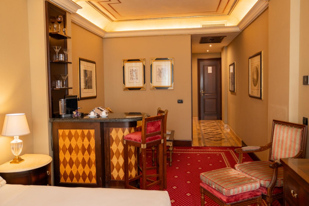 River Chateau Hotel 48/85