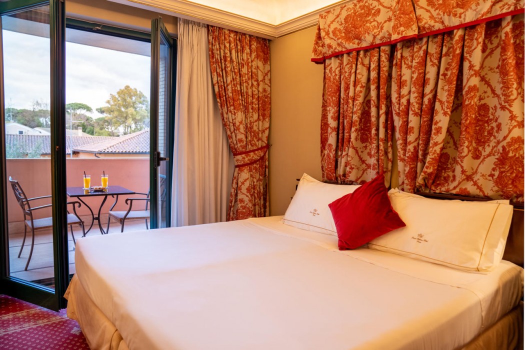 River Chateau Hotel 52/85