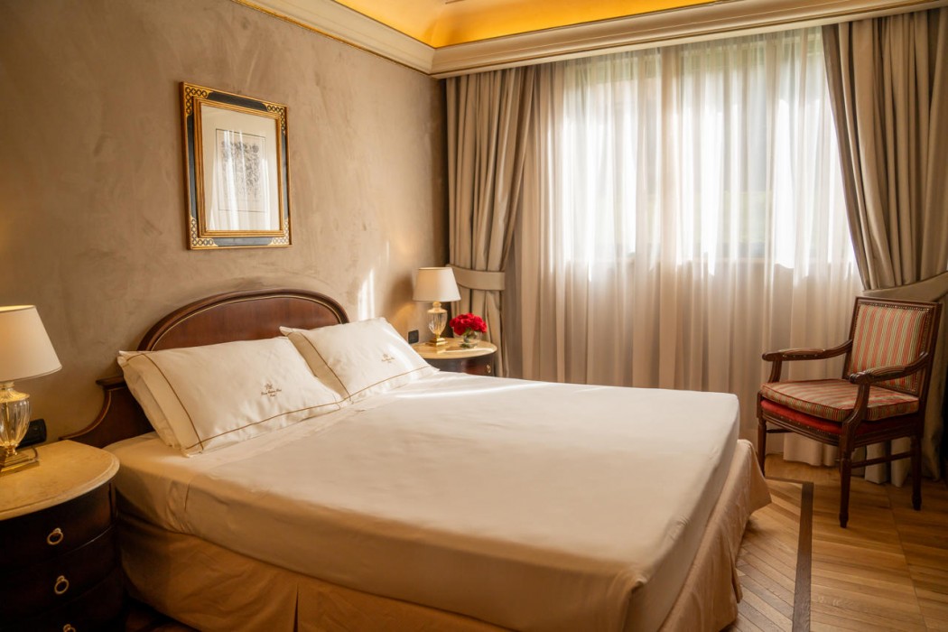 River Chateau Hotel 24/85
