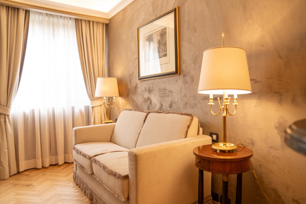 River Chateau Hotel 14/85