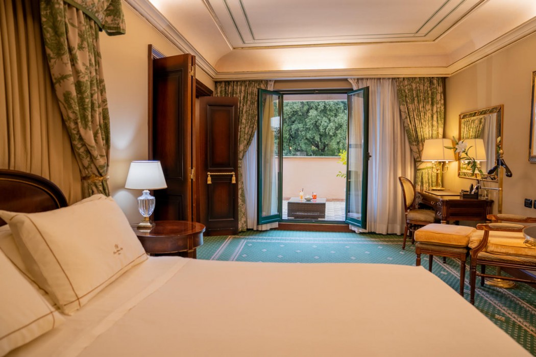 River Chateau Hotel 42/85