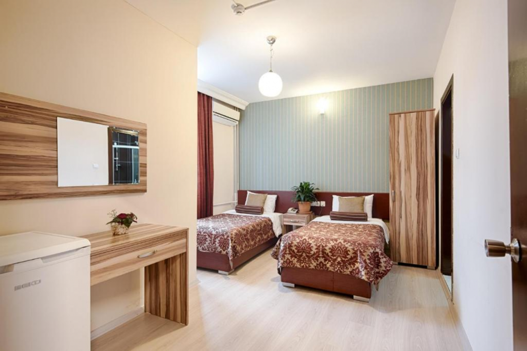 Dinar Hotel 7/43