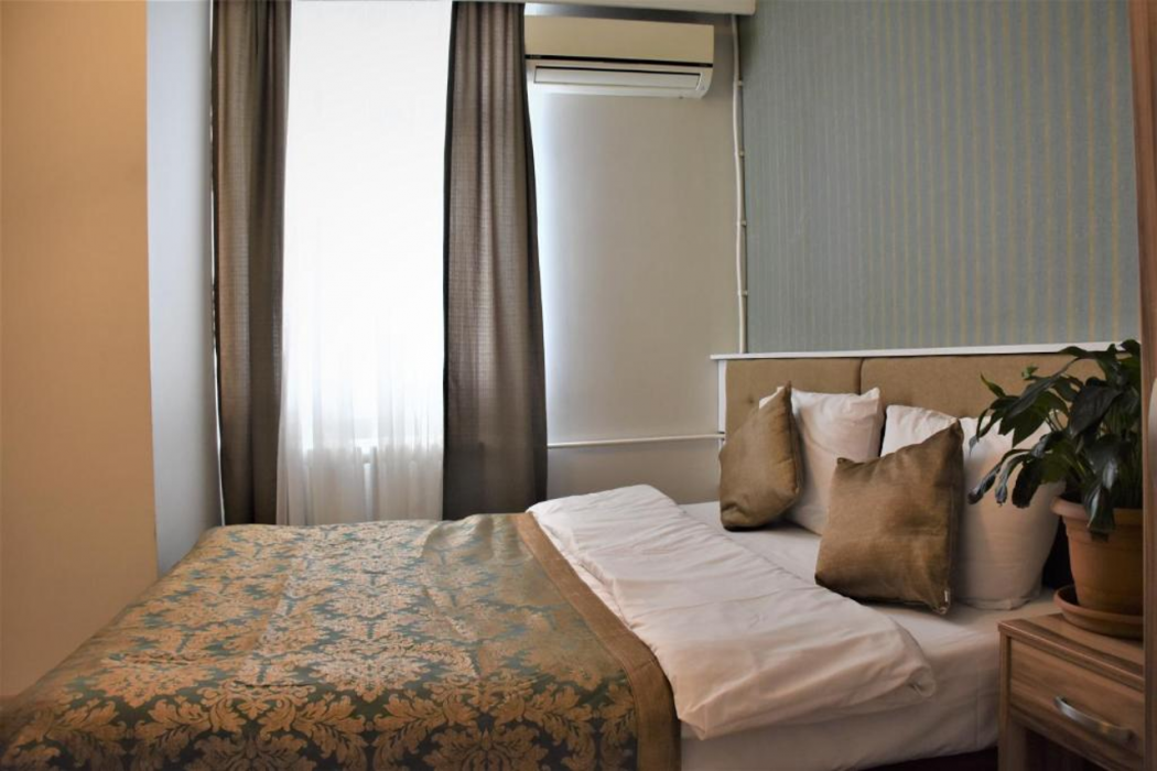 Dinar Hotel 8/43