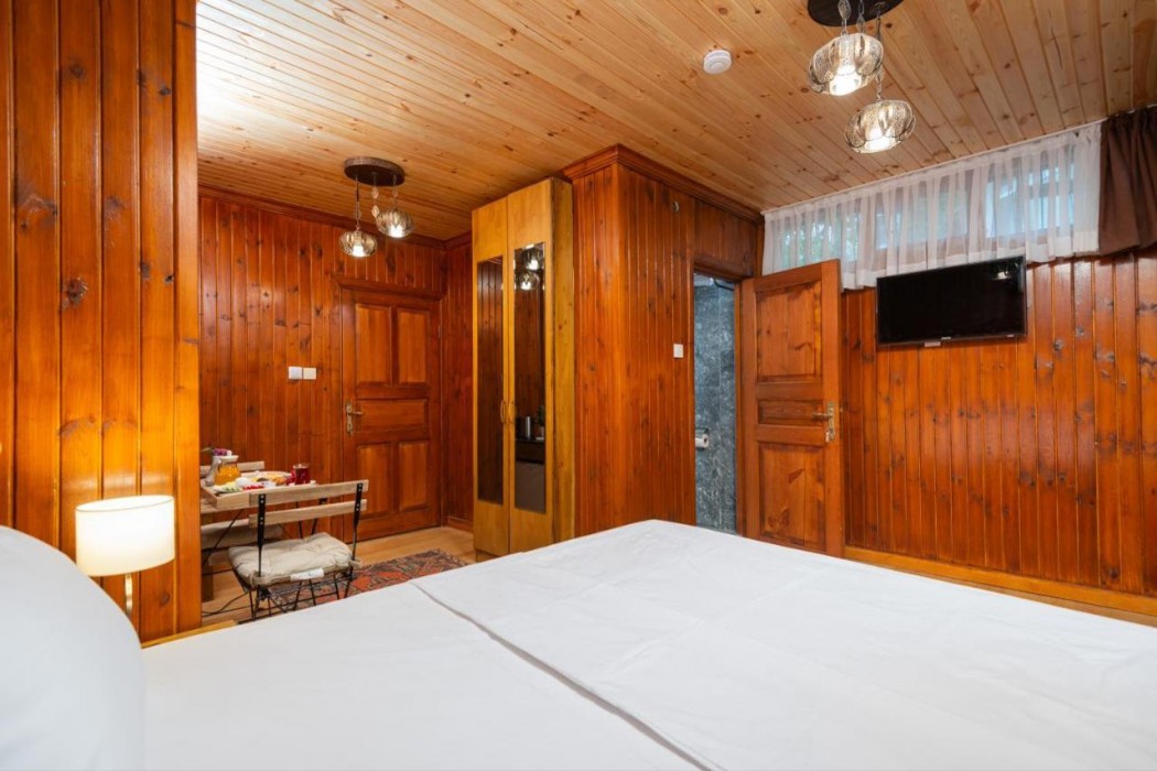 Wonder Wood Hotel 8/59